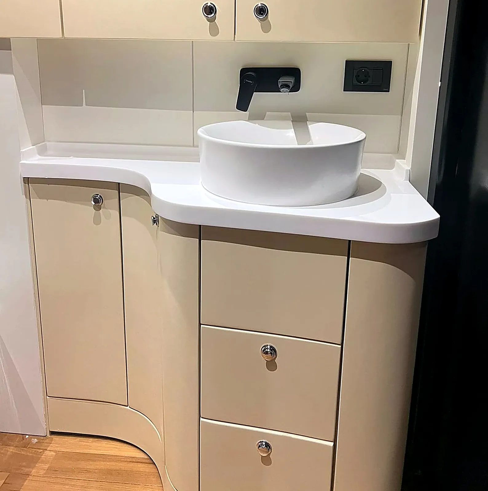 Yat Banyo Lavabo Tezgahı – Kaan Mobilya akrilik uygulama